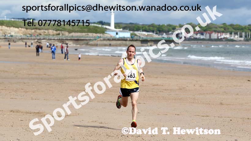 Andy Burn (Jarrow) wins the Pier to Pier, South Shields. Photo: David: David T. Hewitson/Sports for All Pics